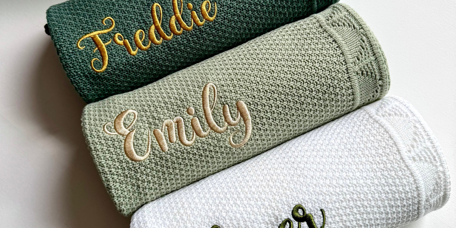 DreamBuy personalised knitted baby blanket